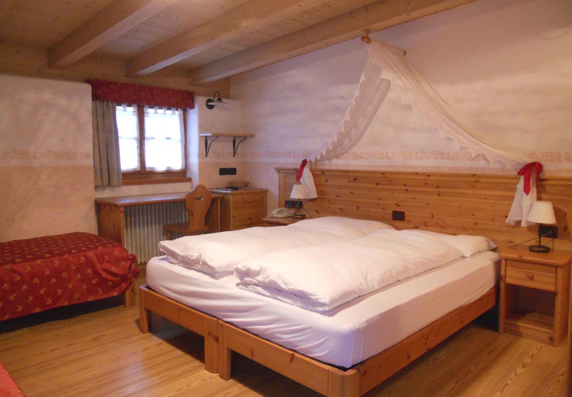 Hotel Garni Salvanel Cavalese Ngoại thất bức ảnh